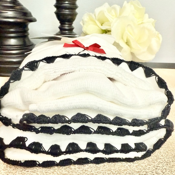 NWT Set of 2 MITTENS Bathroom Hand Towels - Picture 6 of 6